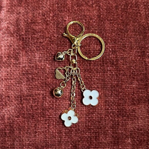 CLOVER AND HEART Bag Charm White Gold Tone💕 - Picture 6 of 7